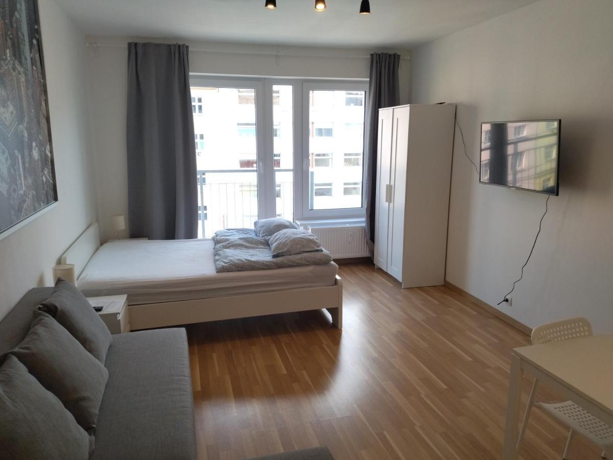 Brand New One Bedroom Apartment #54 In Brand New Building With Free Parking ปราก ภายนอก รูปภาพ