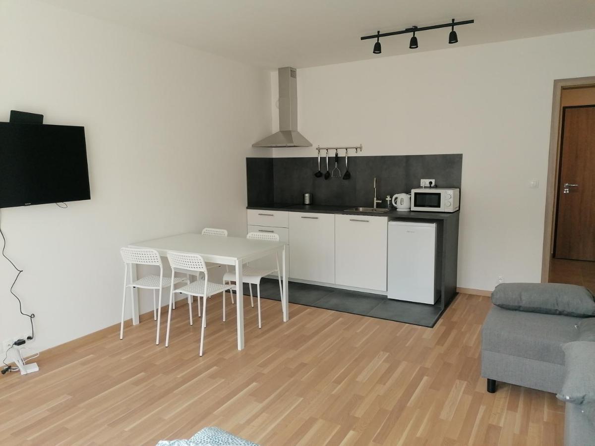 Brand New One Bedroom Apartment #54 In Brand New Building With Free Parking ปราก ภายนอก รูปภาพ