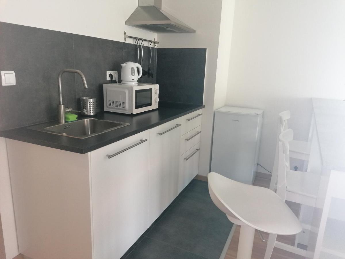 Brand New One Bedroom Apartment #54 In Brand New Building With Free Parking ปราก ภายนอก รูปภาพ